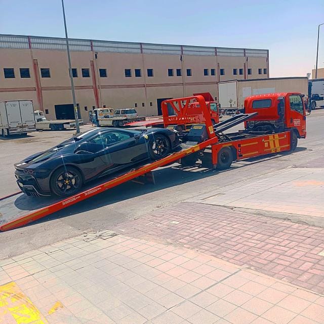 Fast and safe car towing services across Riyadh, available 24/7 for emergencies.